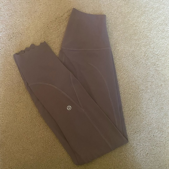 Lululemon Align High Rise Scalloped Hem Leggings 25” in light purple, size 4 - Picture 1 of 2